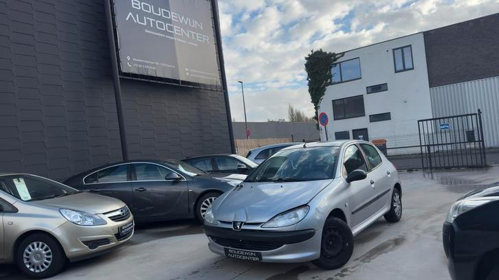 Peugeot 206 1.2Benzine Beginnerswagen 2000 / 197.xxxkm, Auto's, Peugeot, Bedrijf, Te koop, ABS, Airbags, Airconditioning, Elektrische buitenspiegels