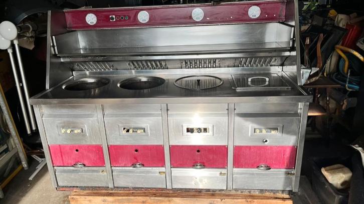 4 pans gas friteuse op propaan, Articles professionnels, Horeca | Équipement de cuisine, Cuisinière, Friteuse et Grils, Utilisé