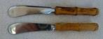 2 anciens couteaux à beurre manche bambou, Maison & Meubles, Couverts en vrac, Autres matériaux, Utilisé, Enlèvement ou Envoi