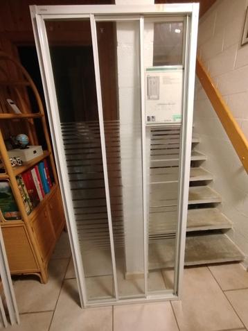 Porte coulissante pour douche beschikbaar voor biedingen