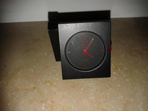 horloge noire unique (quartz), Maison & Meubles, Accessoires pour la Maison | Horloges, Utilisé, Horloge sur pied, Enlèvement ou Envoi