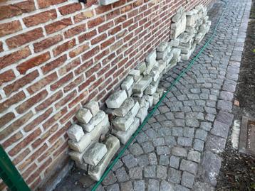 Franse stenen beschikbaar voor biedingen