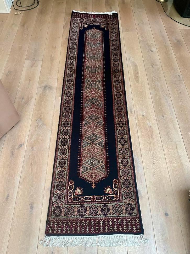 Tapis baloutche noué à la main laine sur laine - 250 - 61 cm, Antiquités & Art, Tapis & Textile, Enlèvement