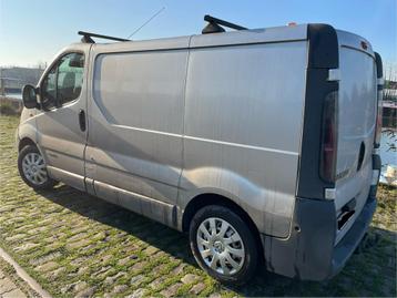 Renault Trafic, Auto's, Bestelwagens en Lichte vracht, Voorwielaandrijving, 4 deurs, Lederen bekleding, Zwart