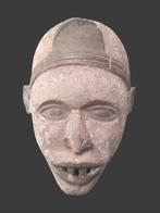 Masque africain Kongo Yombe, Envoi