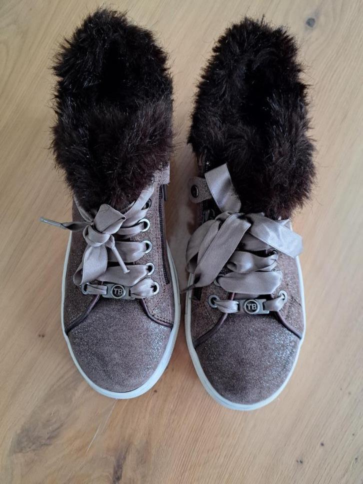 Snickers fille/femme Terre Bleue T.37, Enfants & Bébés, Vêtements enfant | Chaussures & Chaussettes, Enlèvement