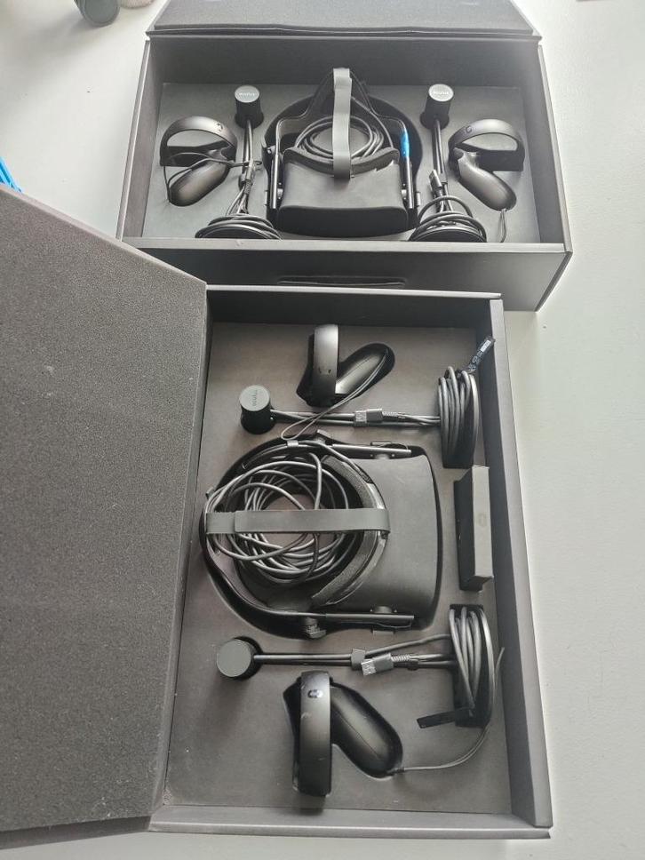 2x Oculus Rift CV1 (1 volledig, 1 voor parts + extra sensor), Games en Spelcomputers, Virtual Reality, Gebruikt, Pc, VR-bril, Ophalen