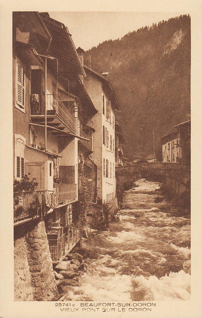 FRANKRIJK - Beaufort-sur-Doron: Vieux Pont sur le Doron, Verzamelen, Postkaarten | Buitenland, Ongelopen, Frankrijk, Verzenden
