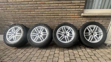 Winterbanden op aluminium velg beschikbaar voor biedingen