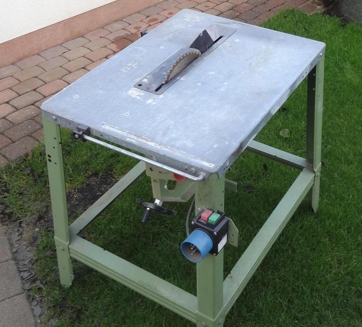 zaagtafel 230v, 1300 watt met 2 grote widia zaagbladen, Doe-het-zelf en Bouw, Gereedschap | Zaagmachines, Gebruikt, 1200 watt of meer