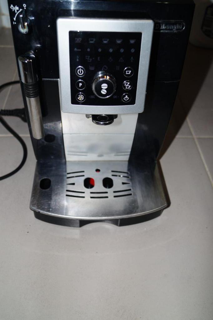 DeLonghi  volautomatische espressomachine, Elektronische apparatuur, Koffiezetapparaten, Gebruikt, Gemalen koffie, Koffiebonen