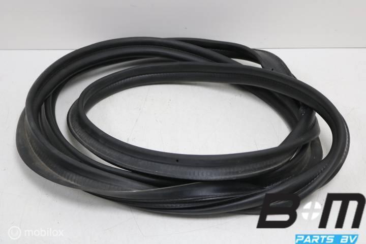 Achterkleprubber Audi A3 8V Limo 8V5827705E, Auto-onderdelen, Interieur en Bekleding, Gebruikt