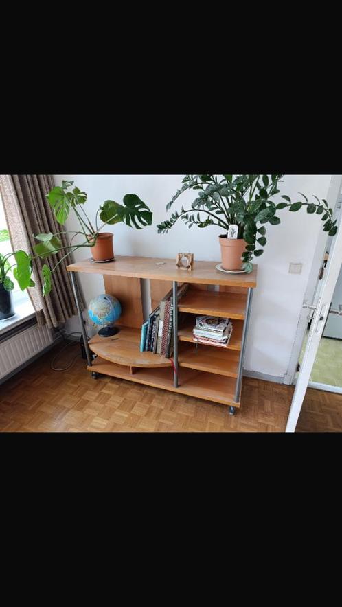 Gratis kast op wieltjes, Huis en Inrichting, Kasten |Televisiemeubels, Ophalen