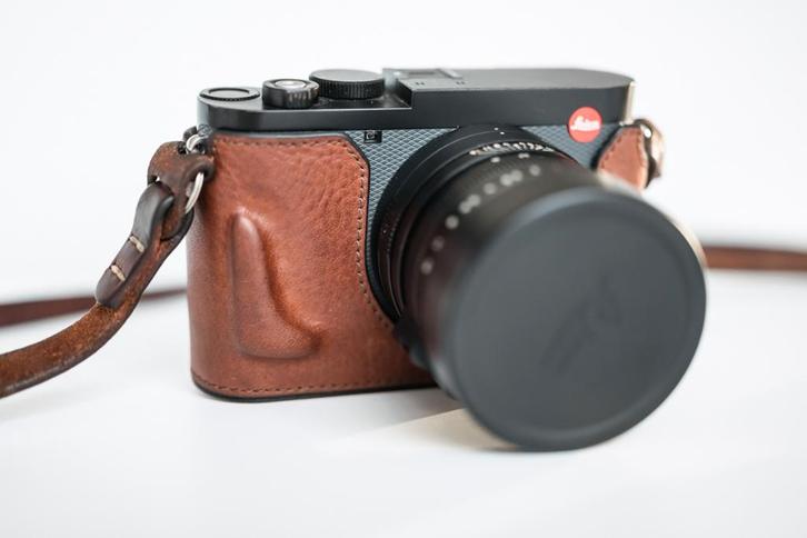 Demi-étui pour Leica Q3 (cuir) — comme neuf, TV, Hi-fi & Vidéo, Photo | Sacs pour appareil, Comme neuf, Autres types, Autres marques