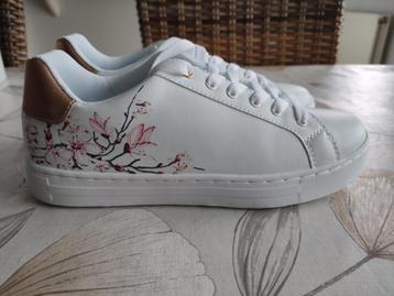 Graceland Witte Sneaker met bloemenprint maat 38 nieuw