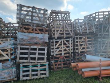 Houten stapelbakken beschikbaar voor biedingen