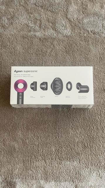 Dyson supersonic hairdryer beschikbaar voor biedingen