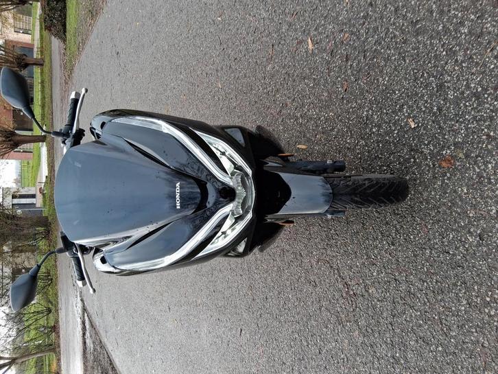 Honda pcx 125 cc, Motoren, Motoren | Honda, Particulier, Scooter, 11 kW of minder, 1 cilinder, Minimaal motorrijbewijs A1, ABS