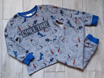 ★ M122 - Pyjama velours chill times beschikbaar voor biedingen