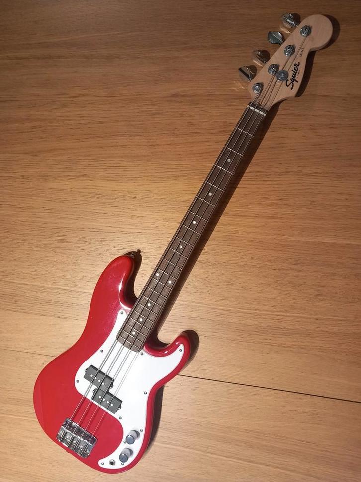 Fender Squier Mini basgitaar, Muziek en Instrumenten, Snaarinstrumenten | Gitaren | Bas, Zo goed als nieuw, Elektrisch, Ophalen