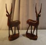 2 belles statues de cerf en bois de 31 cm, Antiquités & Art, Art | Sculptures & Bois, Enlèvement ou Envoi