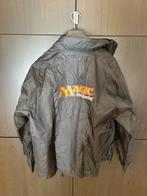 Regenjasje met opdruk Magic The Gathering Maat XL, Ophalen of Verzenden, Gedragen, Maat 56/58 (XL), Zwart