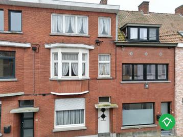 Rijwoning met 3 slaapkamers en tuin op centrale ligging te R beschikbaar voor biedingen