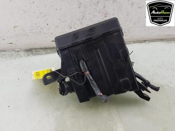 BOITIER FUSIBLES Toyota Yaris II (P9) (|8274152031|), Utilisé, Toyota