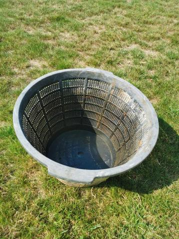 Vijvermand 45-50cm beschikbaar voor biedingen
