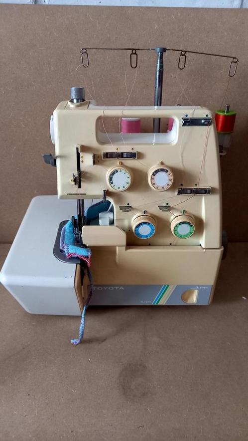 Toyota overlockmachine, perfecte staat + garantie, Hobby en Vrije tijd, Naaimachines en Toebehoren, Zo goed als nieuw, Lockmachine