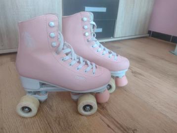 Patins à roulettes artistique Decathlon Oxelo , valeurs 55€,