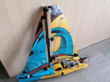 LEGO Technic Racejacht | 42074 beschikbaar voor biedingen