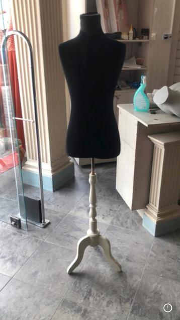 Mannequin - buste in zwarte stof en frigoliet beschikbaar voor biedingen