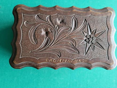 Oud handgesneden houten doosje, Antiek en Kunst, Curiosa en Brocante, Ophalen of Verzenden