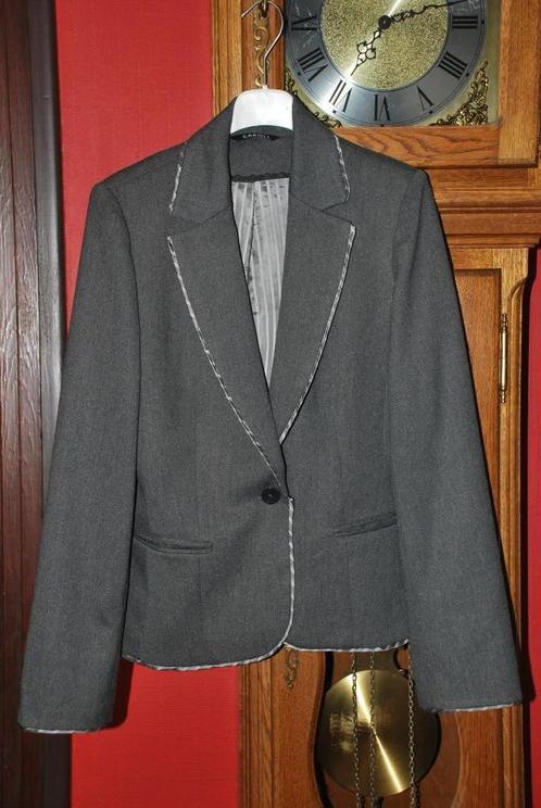 Veste de tailleur Blazer"CAROLL"gris foncé T36 comme NEUVE!!, Vêtements | Femmes, Vestes & Costumes, Comme neuf, Manteau, Taille 36 (S)