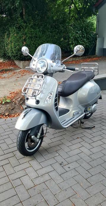 Mooie Vespa 300 Gts in zeer goede staat beschikbaar voor biedingen