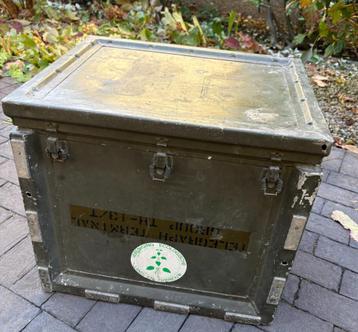 Aluminium kist militair beschikbaar voor biedingen