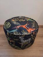 Poef met junglemotief, Ophalen