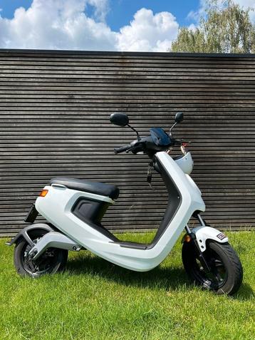 Electrische scooter Niu, Ophalen, Elektrisch, Klasse A (25 km/u), Zo goed als nieuw
