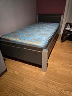 Eenpersoonsbed met lattenbodem en matras, Huis en Inrichting, Ophalen, Zo goed als nieuw