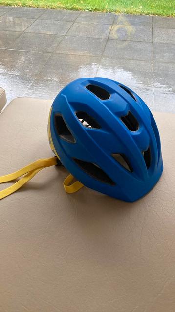 Blauwe fietshelm voor kinderen beschikbaar voor biedingen