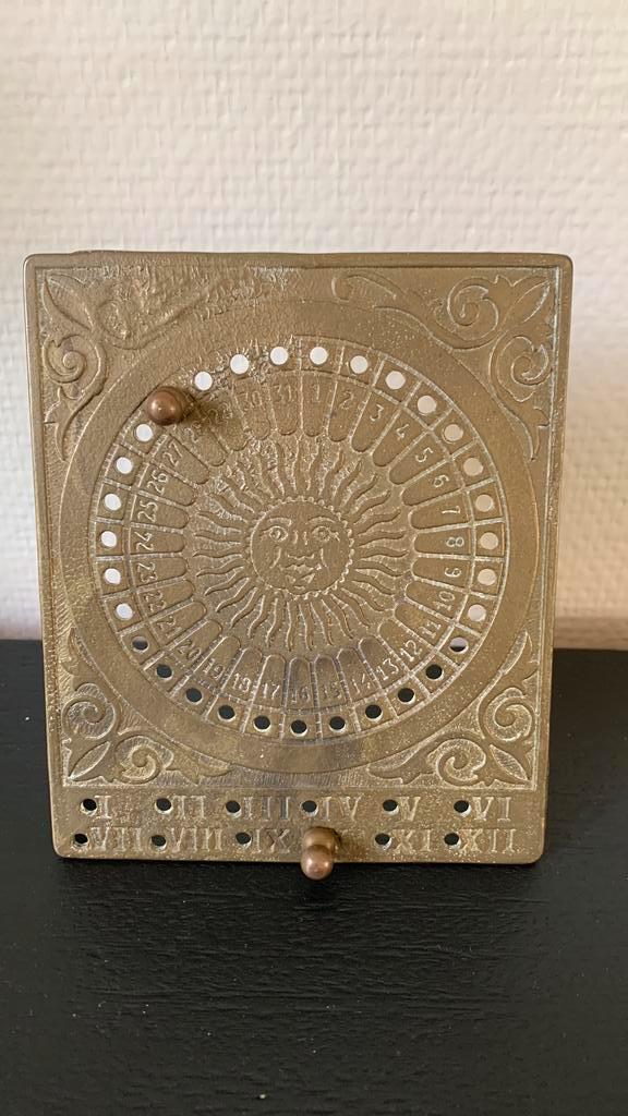 ️ Antieke messing eeuwigdurende kalender, Antiek en Kunst, Antiek | Overige Antiek, Ophalen
