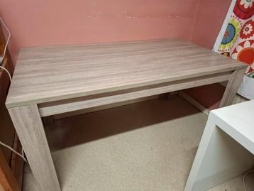 Nieuwe eettafel uit de weba.  beschikbaar voor biedingen