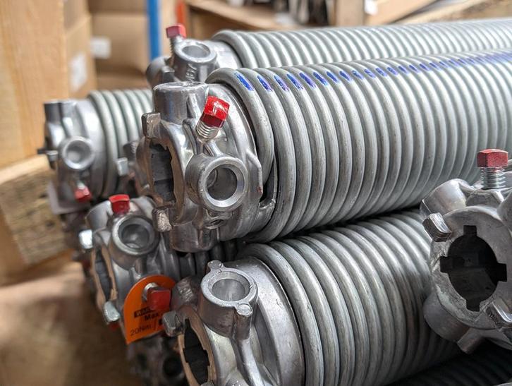 Garagepoort herstellen – gebroken veer of kabel?, Doe-het-zelf en Bouw, Deuren en Vliegenramen, Nieuw, Garagedeur, 215 cm of meer