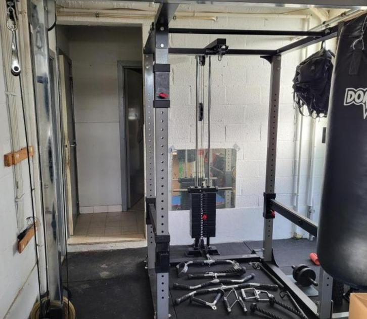 Krachtstation + veel schijven- accessoires- opbergrek, Sport en Fitness, Fitnessapparatuur, Zo goed als nieuw, Krachtstation, Armen