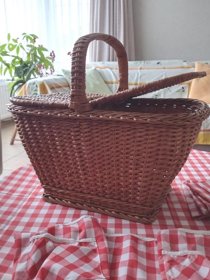 Picnicmand rotan in nieuwstaat, Hobby en Vrije tijd, Picknickmanden, Zo goed als nieuw, Ophalen of Verzenden