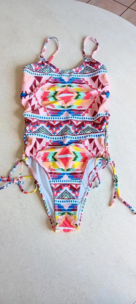 Kleurrijk badpak maat XL, Kleding | Dames, Badmode en Zwemkleding, Zo goed als nieuw, Badpak, Grijs, Ophalen of Verzenden
