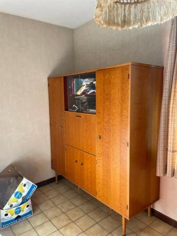 kasten vintage beschikbaar voor biedingen