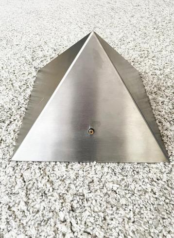 Inox piramide akoestische resonantie /  energieconditioner beschikbaar voor biedingen