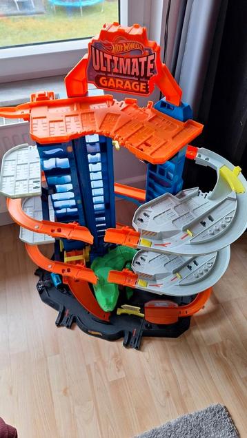 Hot Weels Dino garage  beschikbaar voor biedingen